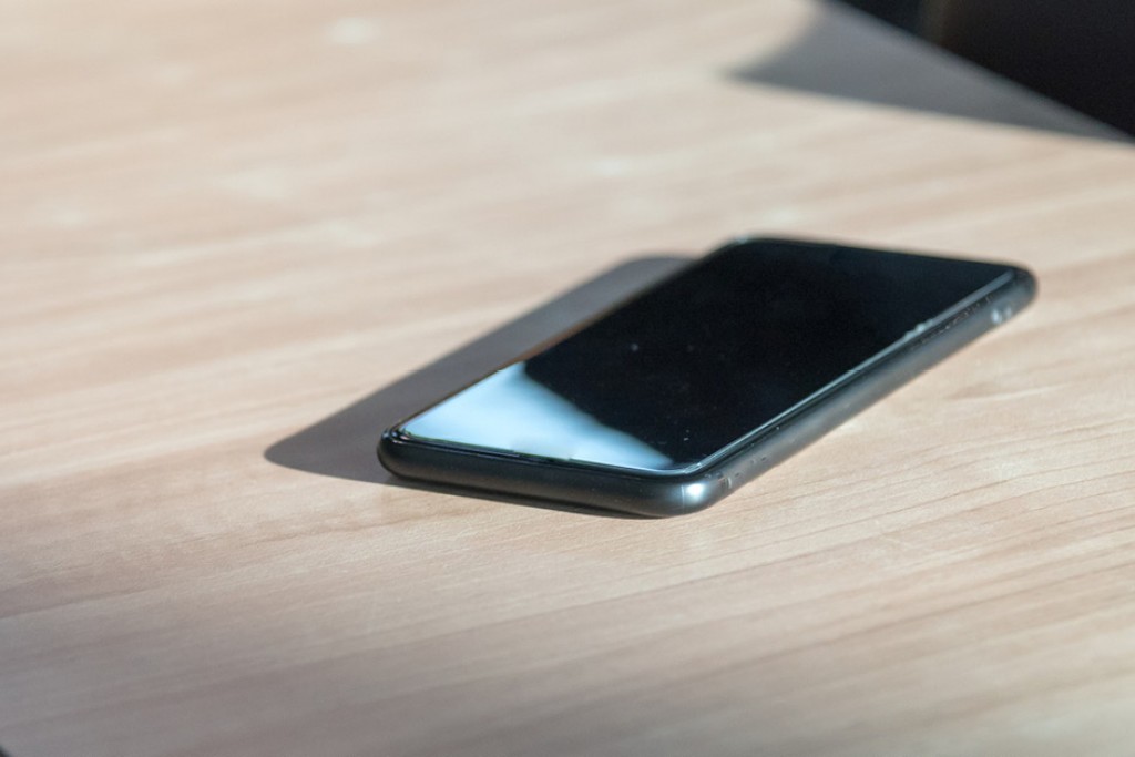 smartphone op tafel